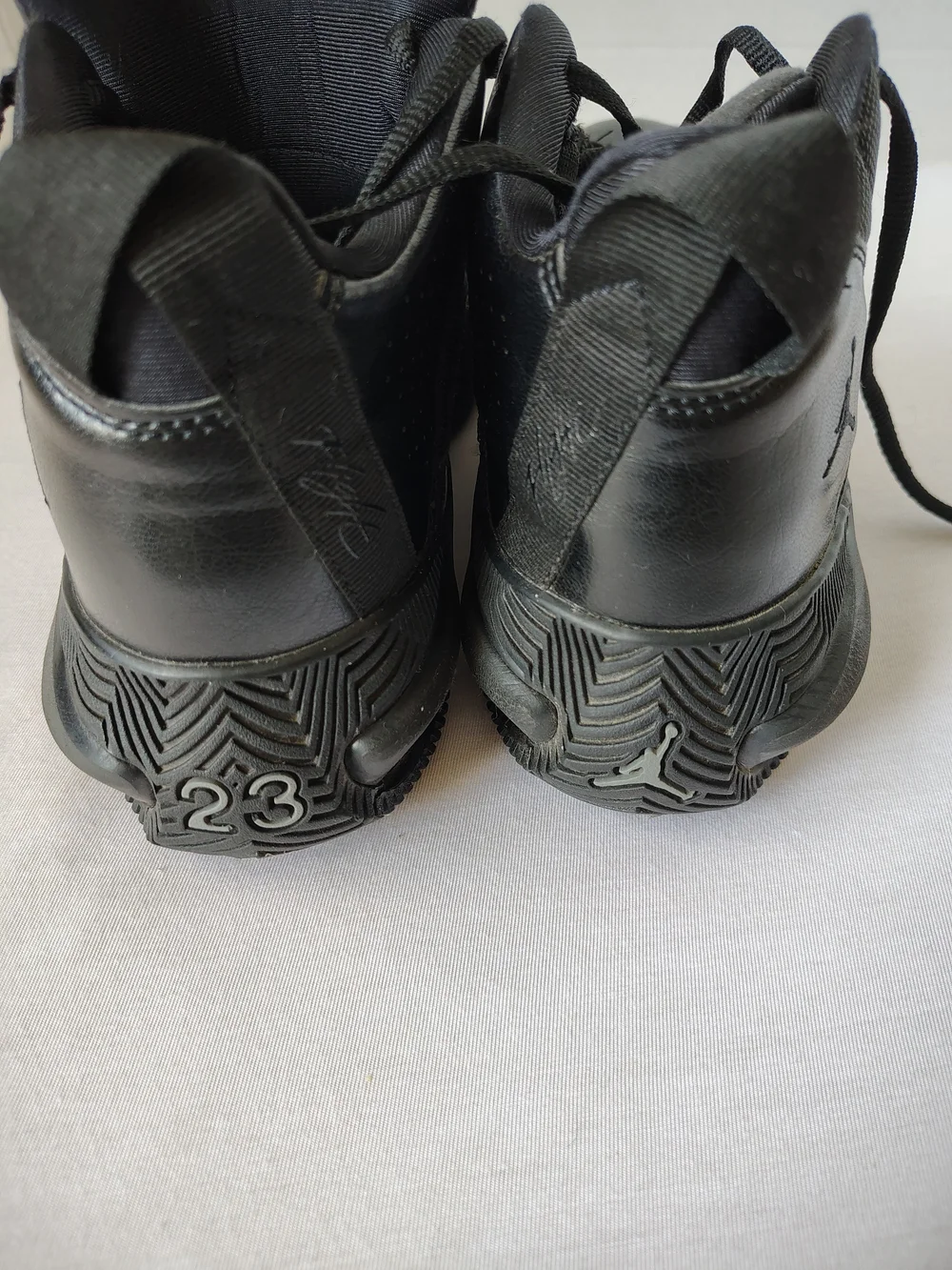 Jordan Max Aura 3 Triple Black Youth Size 6Y (Women's 7.5)